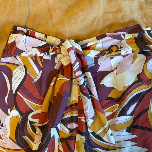 Adorable flat front wide leg pant. Beach vacation perfect! - Picture 3 of 5